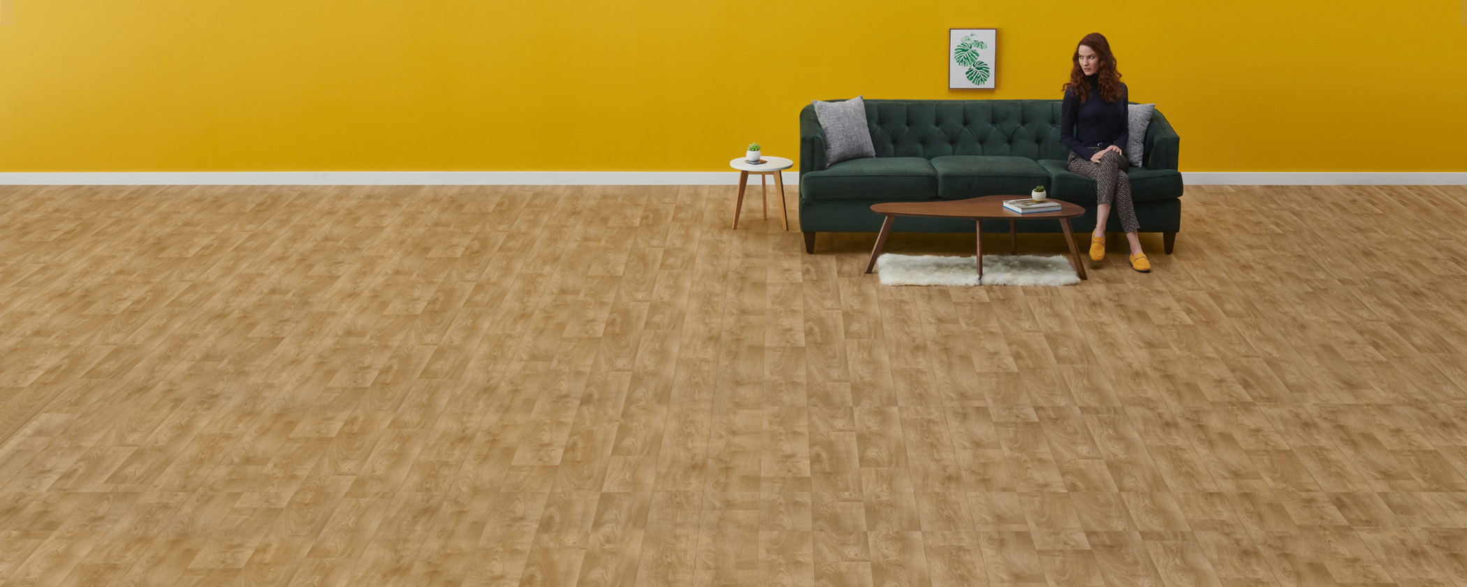 IanCoble_Showroom_SucksWhenItDoesntFitSize_GreenCouch_TallCrop_0069